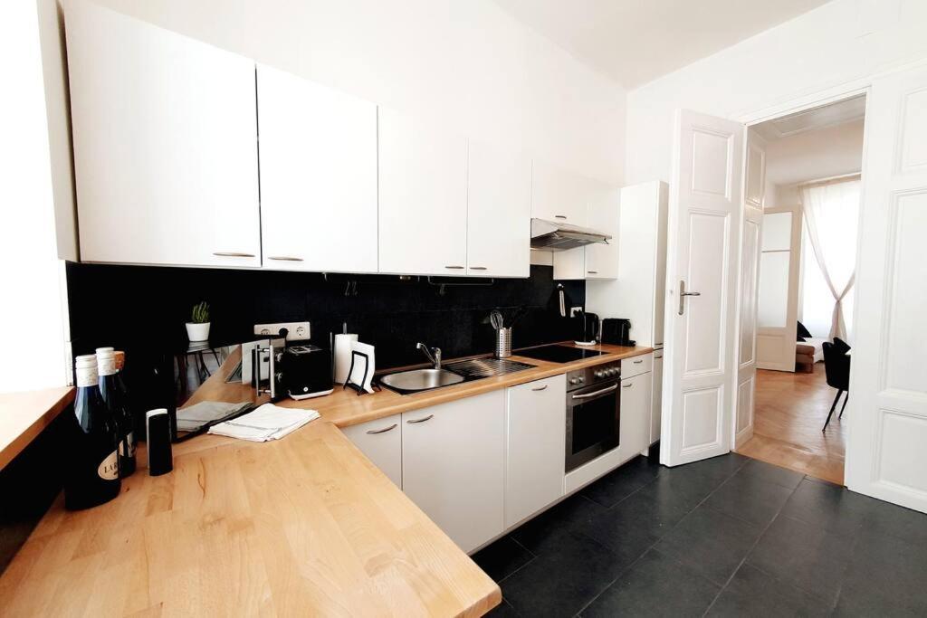 Savoir Vivre Apartments Rosinagasse Виена Екстериор снимка