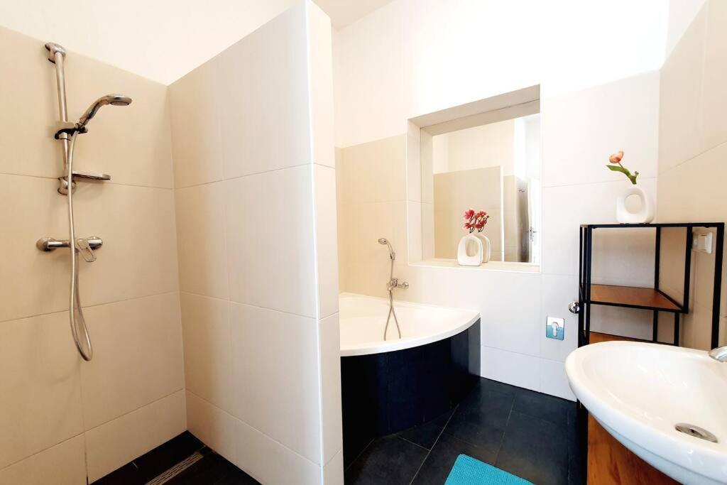 Savoir Vivre Apartments Rosinagasse Виена Екстериор снимка